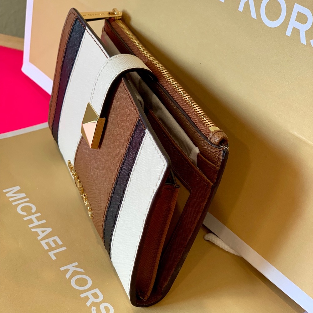 Michael Kors Large Karla Luggage Leather Wallet - Picture 5 of 8